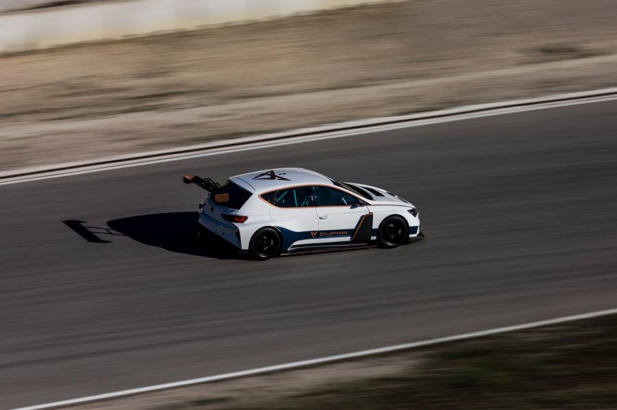  Cupra e-Racer 2018 года  (фото 11 из 23)